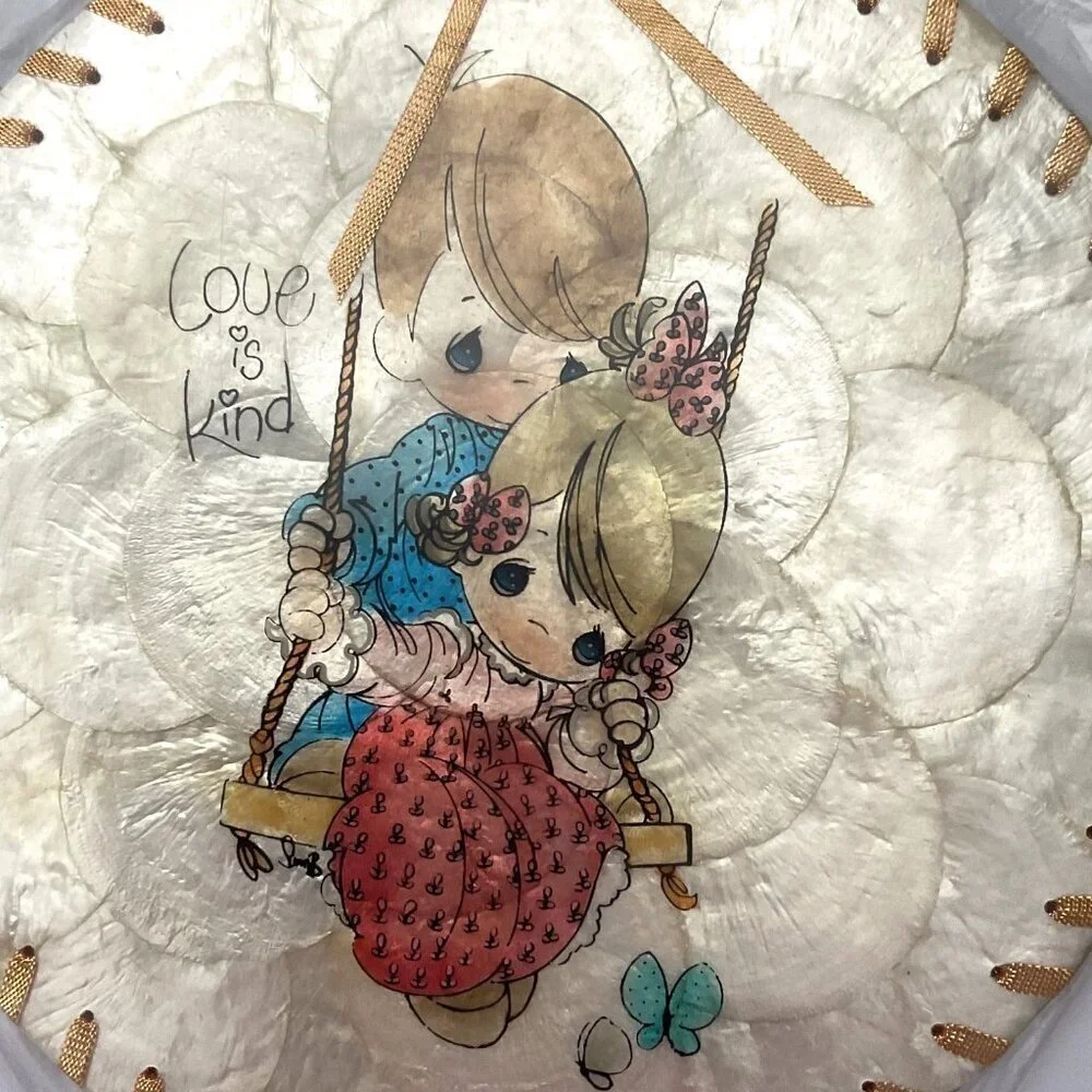 NEW PRECIOUS MOMENTS VINTAGE  “LOVE IS KIND” CAPRIZ SHELL CORK HANGING WALL